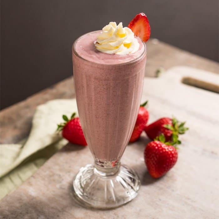 Sugar-Free, Paleo & Keto Strawberry Milkshake #keto #lowcarb #glutenfree #paleo #healthyrecipes #milkshake #ketodessert #ketorecipes #ketodiet