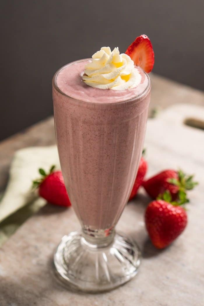 Sugar-Free, Paleo & Keto Strawberry Milkshake #keto #lowcarb #glutenfree #paleo #healthyrecipes #milkshake #ketodessert #ketorecipes #ketodiet