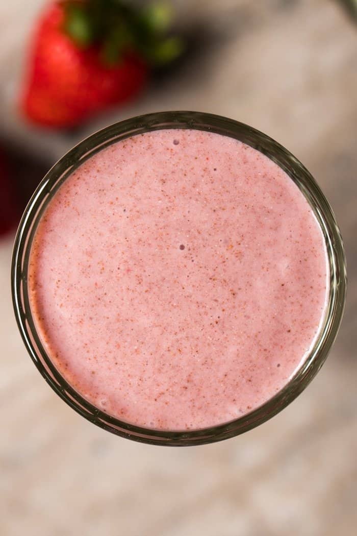 Sugar-Free, Paleo & Keto Strawberry Milkshake #keto #lowcarb #glutenfree #paleo #healthyrecipes #milkshake #ketodessert #ketorecipes #ketodiet