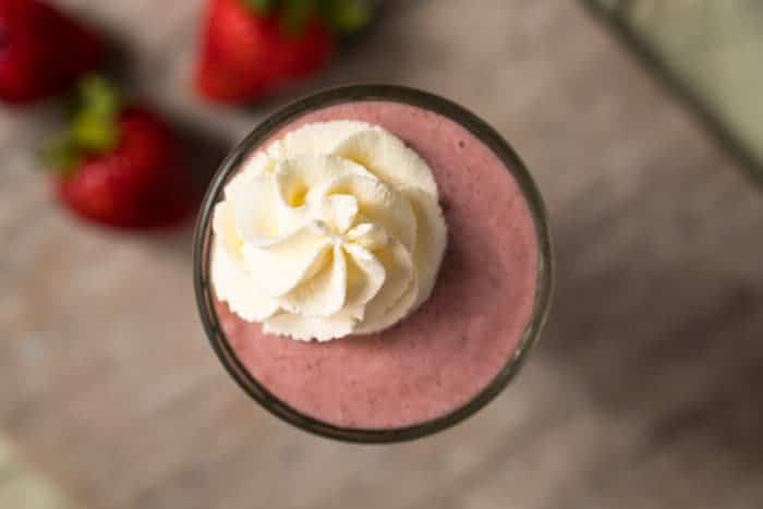 Sugar-Free, Paleo & Keto Strawberry Milkshake #keto #lowcarb #glutenfree #paleo #healthyrecipes #milkshake #ketodessert #ketorecipes #ketodiet