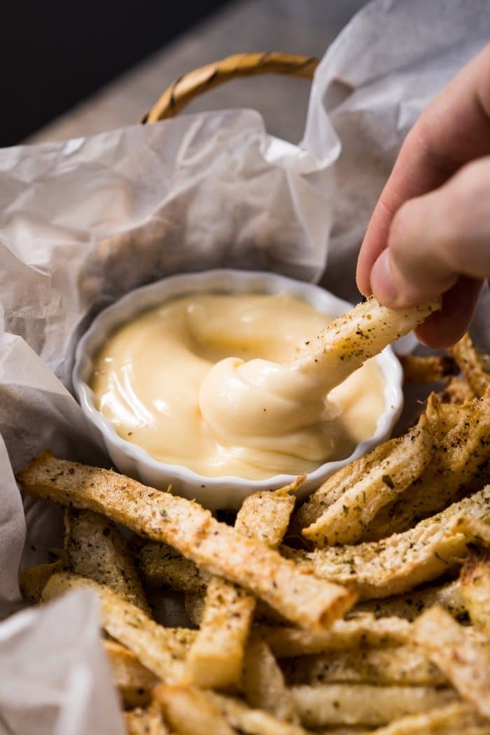 5-Minute Homemade Paleo & Keto Mayonnaise #keto #ketorecipes #lowcarb #dairyfree #glutenfree #paleo #healthyrecipes #mayonnaise