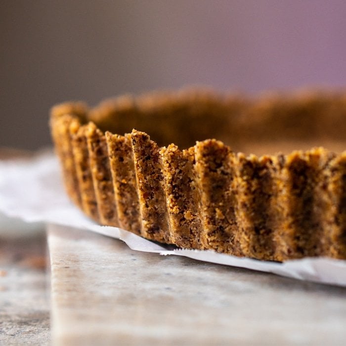 Gluten Free, Paleo & Keto Graham Cracker Pie Crust #keto #lowcarb #paleo #glutenfree #healthyrecipes #pie #grainfree