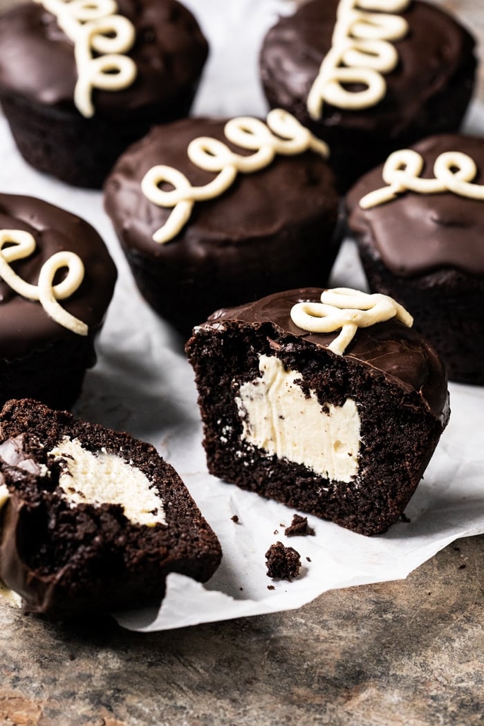 Gluten Free & keto hostess cupcakes with vanilla buttercream