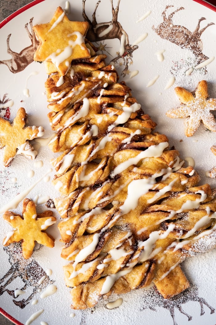 Keto pull-apart Christmas Tree with a cream cheese glaze
