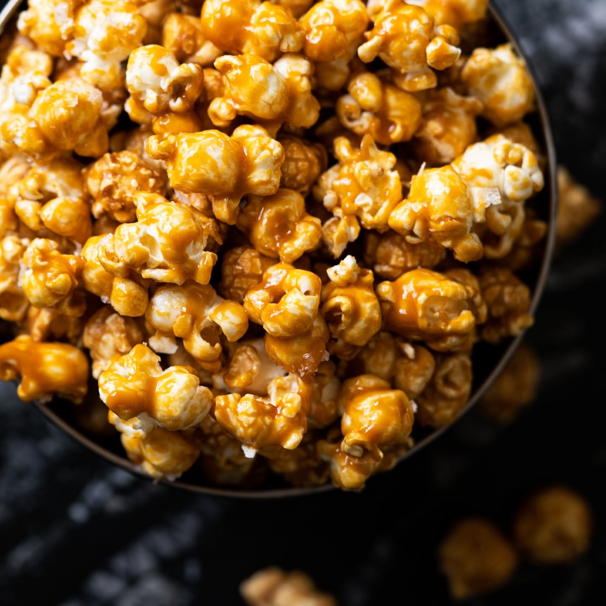 Low carb & sugar free caramel popcorn in a black bowl